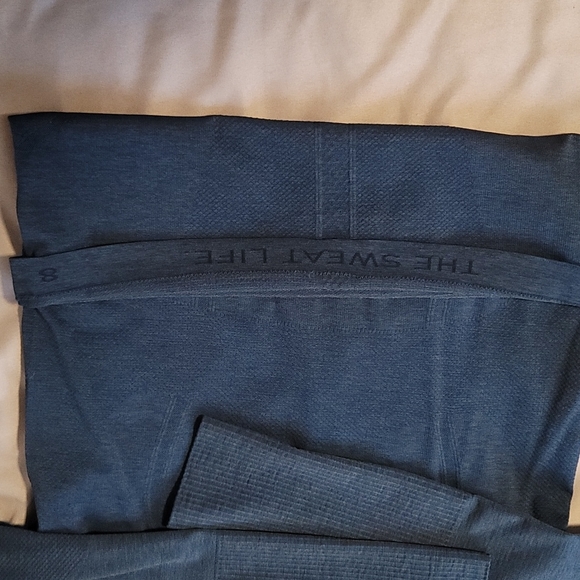 Lululemon.on size 8 long sleeve - Picture 2 of 2